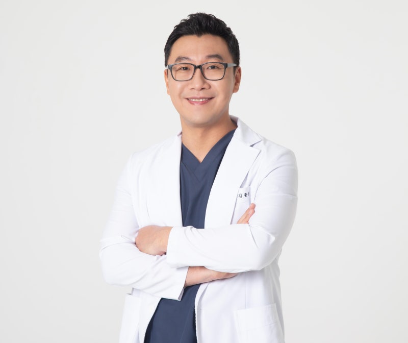 [디바성형외과] [알아두면 좋은 성형외과의 모든 것]관심 높아진 ‘콧볼축소-복코 성형’ 종류 및 특징, 주의점은?