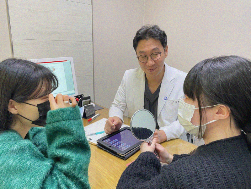 눈밑지방제거 환한 인상을 바라는 경우